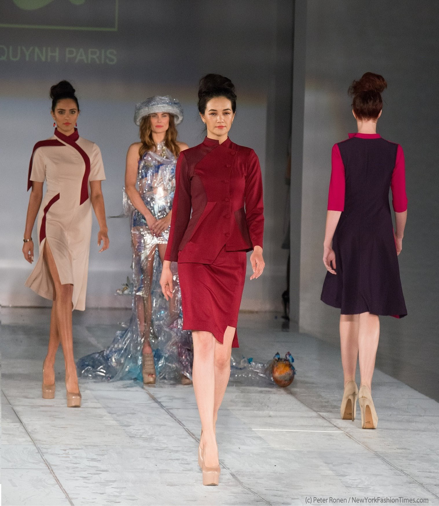 Một số mẫu thiết kế sử dụng vải Organic thân thiện với môi trường của NTK Quỳnh Paris được trình diễn tại sàn diễn thời trang quốc tế.