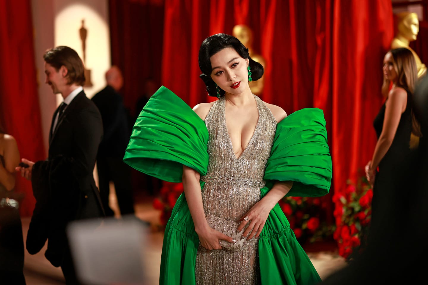 Phạm Băng Băng hút mọi ánh nhìn với gu thời trang đẳng cấp tại Oscar 2023 - ảnh 1
