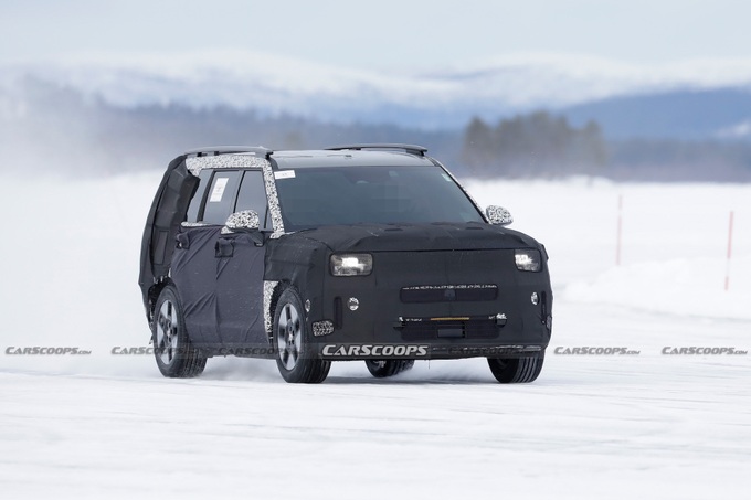 Hyundai Santa Fe 2025 tái xuất, xác nhận kiểu dáng giống Land Rover - 2