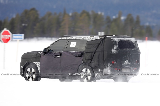 Hyundai Santa Fe 2025 tái xuất, xác nhận kiểu dáng giống Land Rover - 8