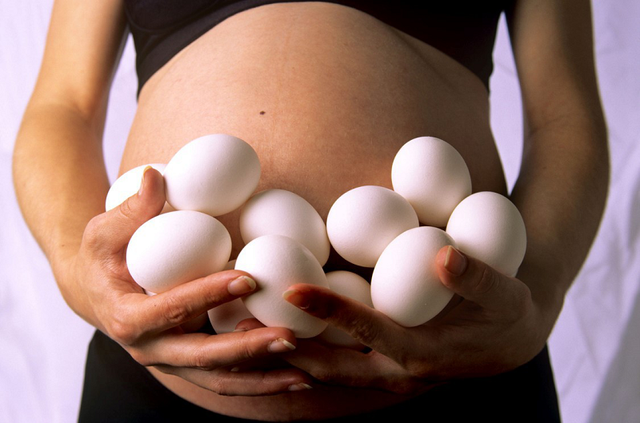 Trứng ngỗng nhiều vitamin A tốt cho mẹ bầu.