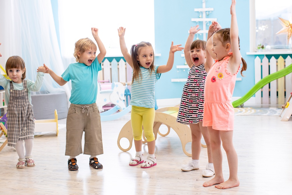 Nhảy múa là một hình thức hiệu quả cho việc phát triển ngôn ngữ cơ thể ở trẻ nhỏ.
