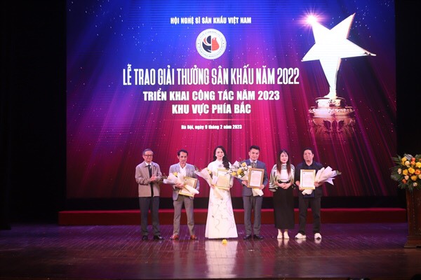 Trao Giải cho các họa sĩ, đạo diễn, biên đạo múa, nhạc sĩ xuất sắc năm 2022
