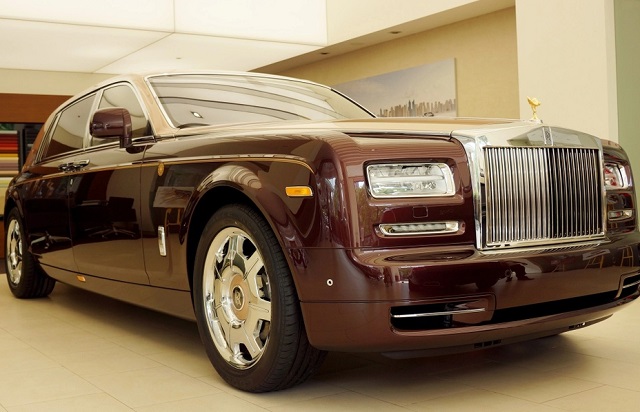 Chiếc xe Rolls-Royce Phantom từng được ông Trịnh Văn Quyết - Cựu Chủ tịch HĐQT Công ty FLC sử dụng, giảm giá gần 10 tỷ đồng sau 6 lần đấu giá.