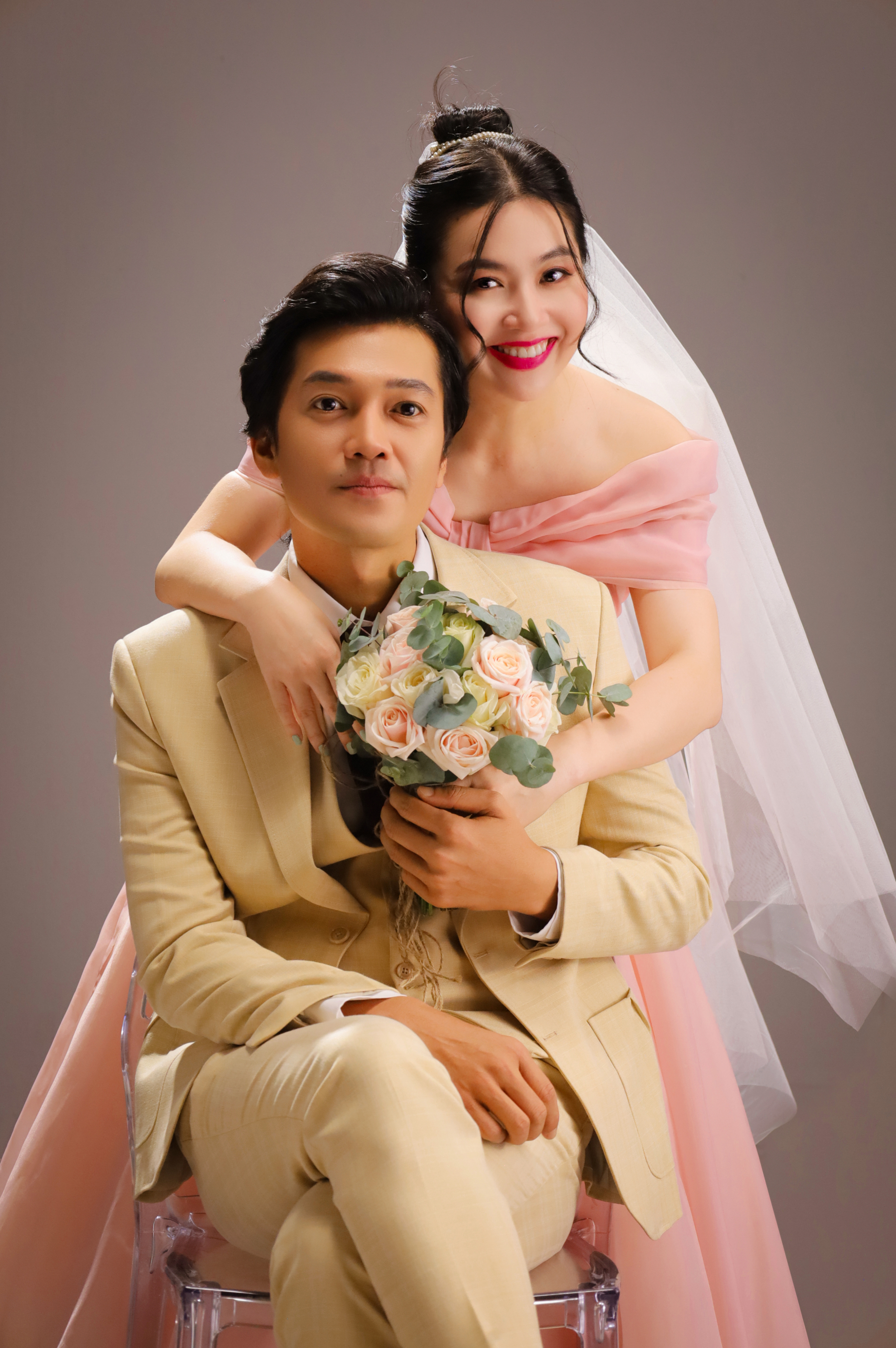 Làm vợ chồng trong phim mới, nhưng Lê Khánh và Quang Tuấn đồng loạt chia sẻ xúc động về gia đình nhỏ ngoài đời - ảnh 1