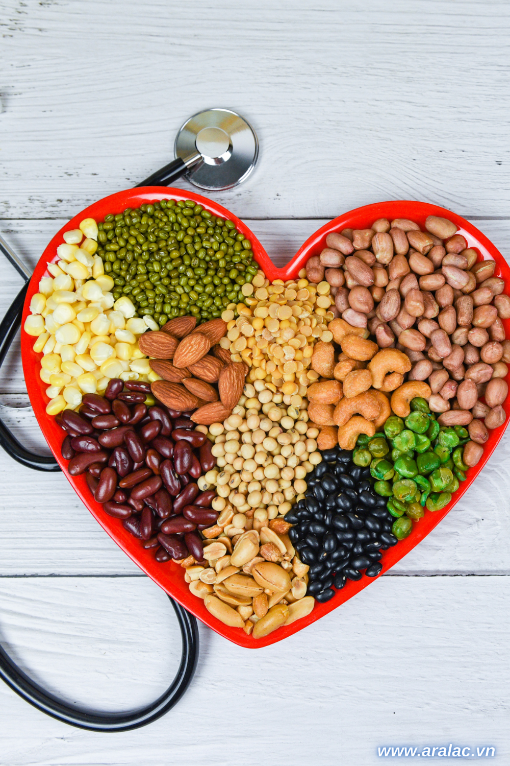 Một trong những lợi ích sức khỏe lớn nhất của ngũ cốc nguyên hạt là chúng làm giảm nguy cơ mắc bệnh tim