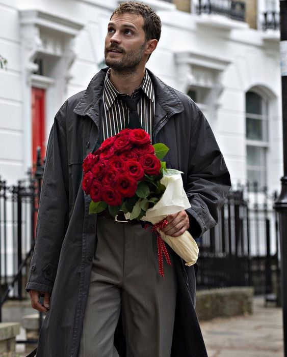 Hãy tôn vinh người kia bằng những bông hoa đẹp và món quà từ sự chân thành trong ngày lễ Tình nhân. Ảnh: jamiedornangallery.tumblr.com